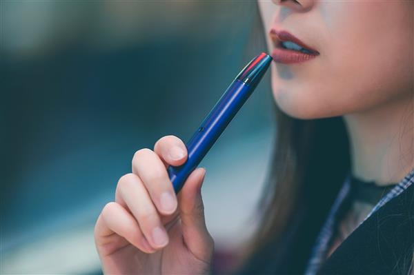 Picture of a girl vaping
